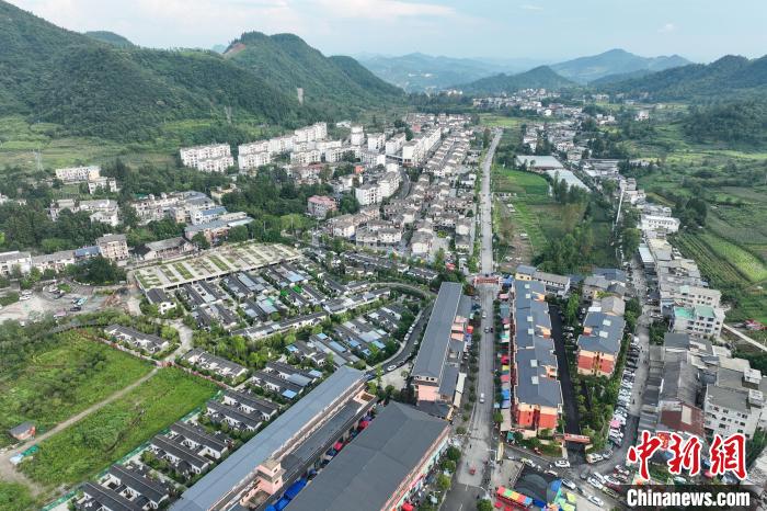 “村晚”让贵州桐梓避暑山村“热”起来  第3张