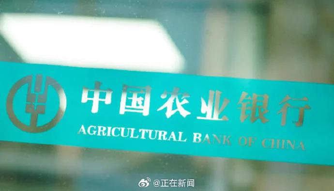 重病老人被要求到场取钱死在银行	，律师解读  第3张