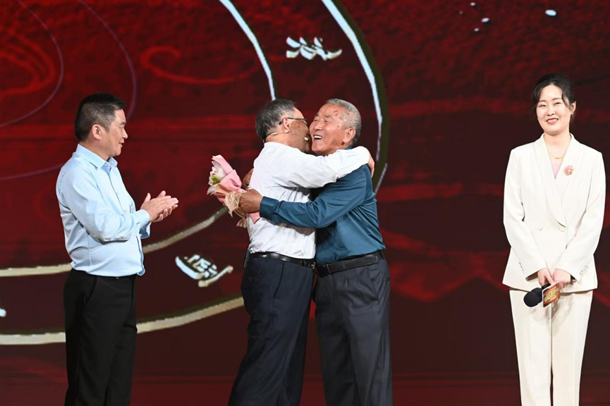 “家国万里时光故事会” 举行，多家庭共话家风与家国情怀  第3张