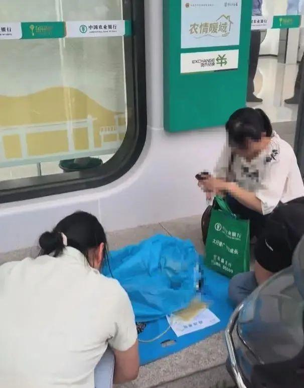患病老人被要求本人到场取钱时死亡，农行株洲支行最新回应：向逝者致以沉痛哀悼  第2张
