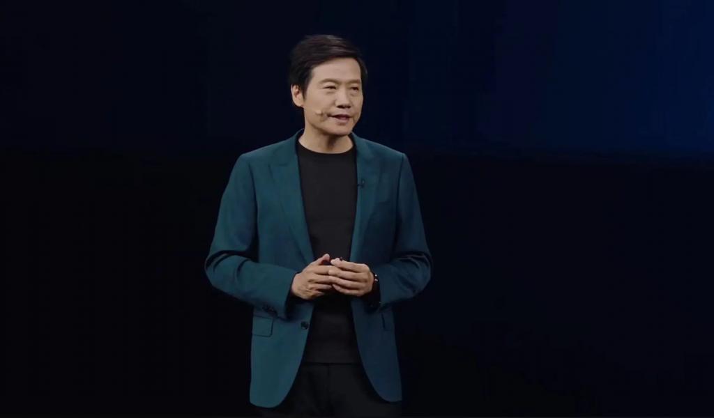 热搜，雷军称“小米YU7没有三十几万下不了台的”，未过多介绍辅助驾驶；有“黄牛	”称可代订	，代抢费最高1.2万元？公司回应：别信！  第2张