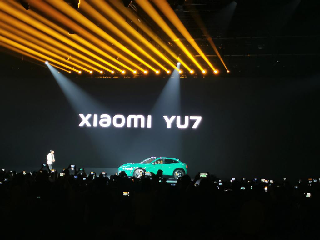热搜	，雷军称“小米YU7没有三十几万下不了台的”，未过多介绍辅助驾驶；有“黄牛	”称可代订，代抢费最高1.2万元？公司回应：别信！  第4张